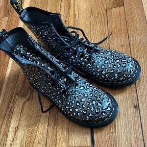 Dr. Marten 1460 leopard / cheetah print NWOT some print looks like skulls sz 8.